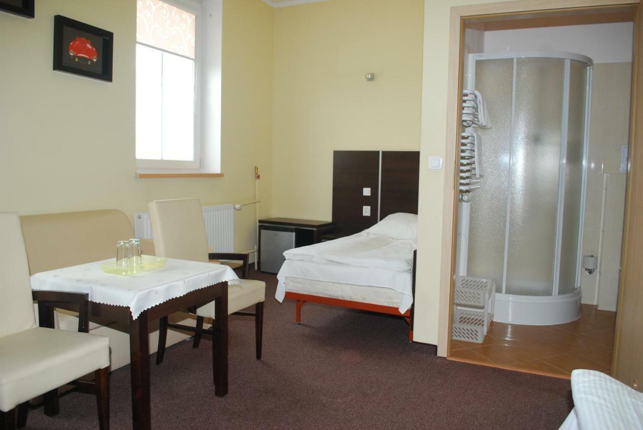 Hotel 104 Stargard Szczeciński Rum bild