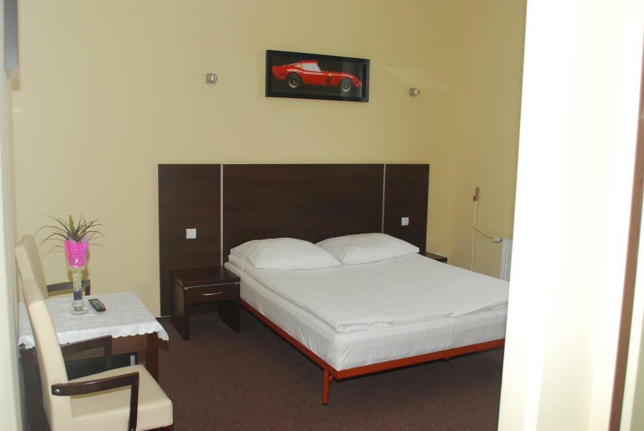 Hotel 104 Stargard Szczeciński Rum bild